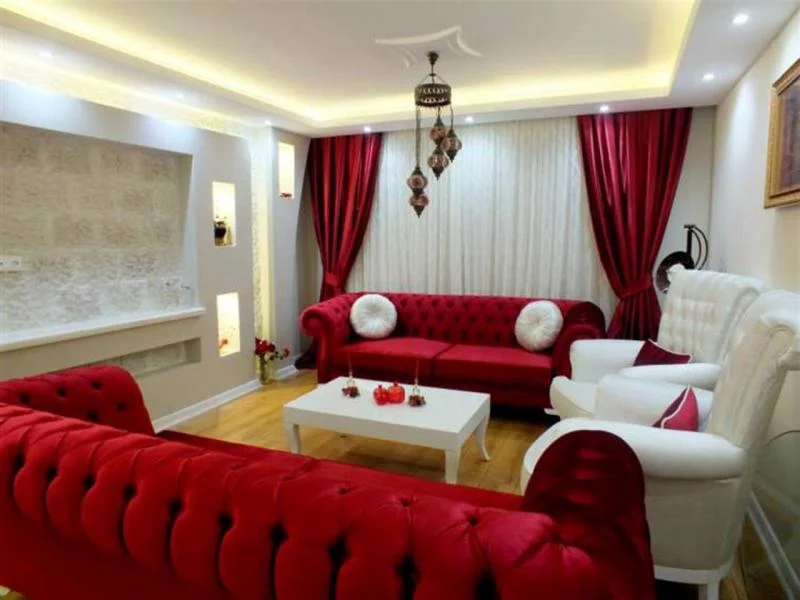 Kırmızı Hangi Eşlik&ccedil;i Renklerle Kullanılmalı?