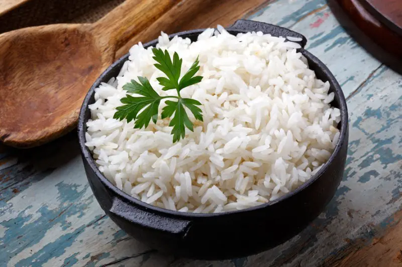 Limon suyu ile tane tane pilav yapın